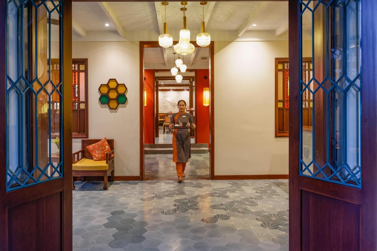 Cozy Savvy Boutique Hotel Хой Ан Екстериор снимка The interior of the hotel